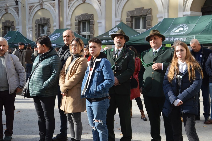 Wielkie Łowy w Puszczy Żagańskiej 2021! Na dziedzińcu pałacu zabrzmiały sygnały myśliwskie!