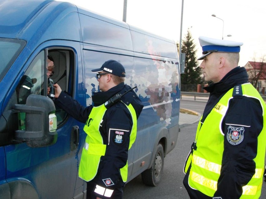 Mazowieccy policjanci badali trzeźwość na drogach...