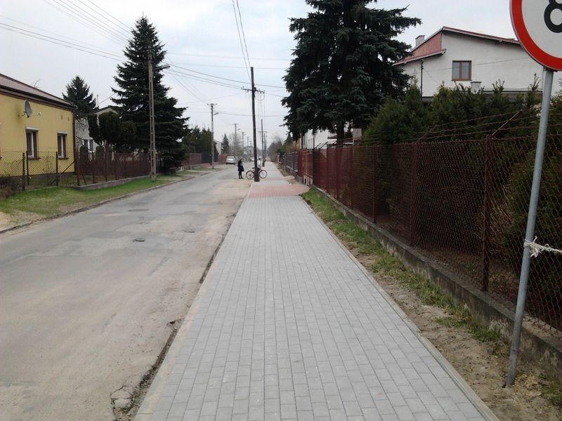 Trwa budowa chodnika przy ul. Piramowicza