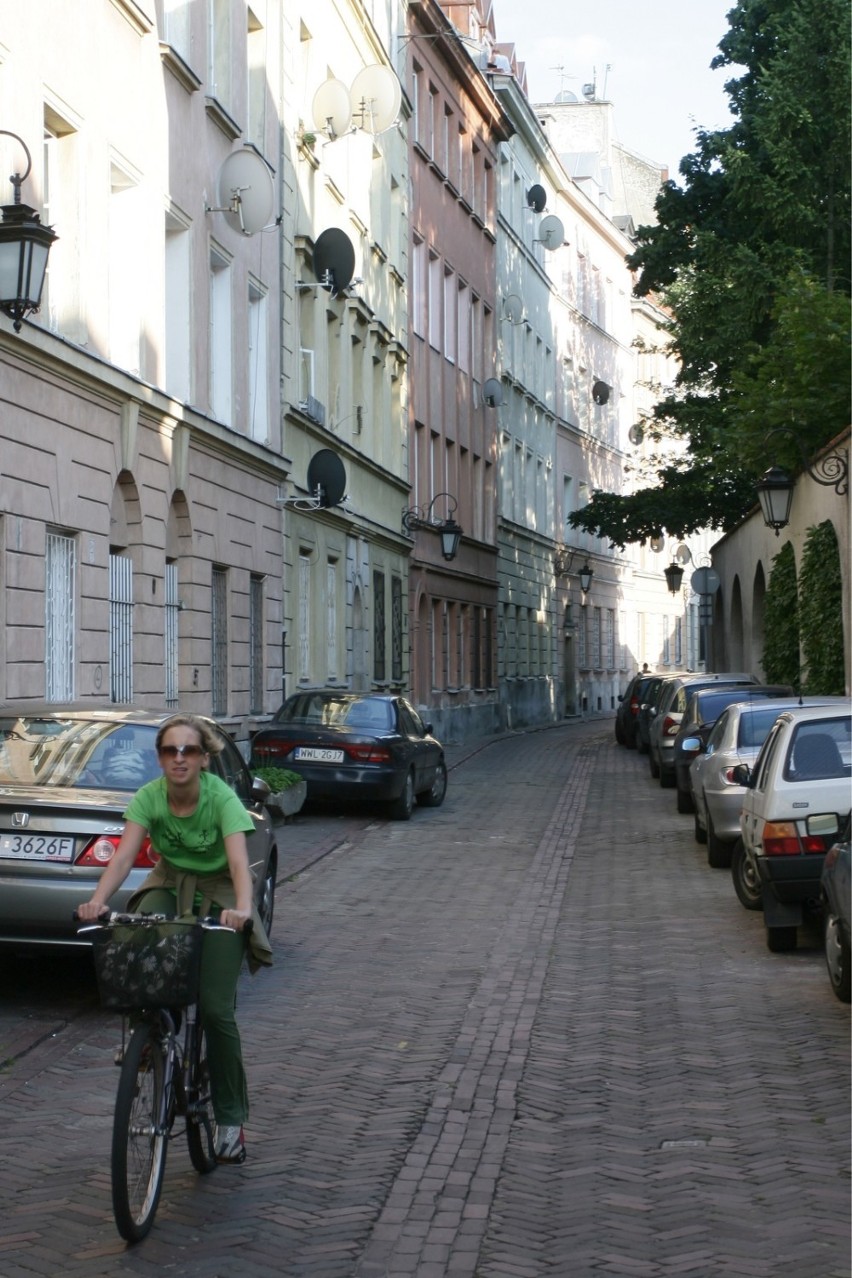 200 lat temu wieczorny spacer ulicami Warszawy wiązał się ze...