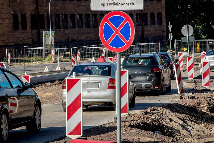 Obwodnica Wałbrzycha: ważne zmiany! Znów  jest rondo przy ulicy Mazowieckiej, ale kierowcy jeżdżą na pamięć
