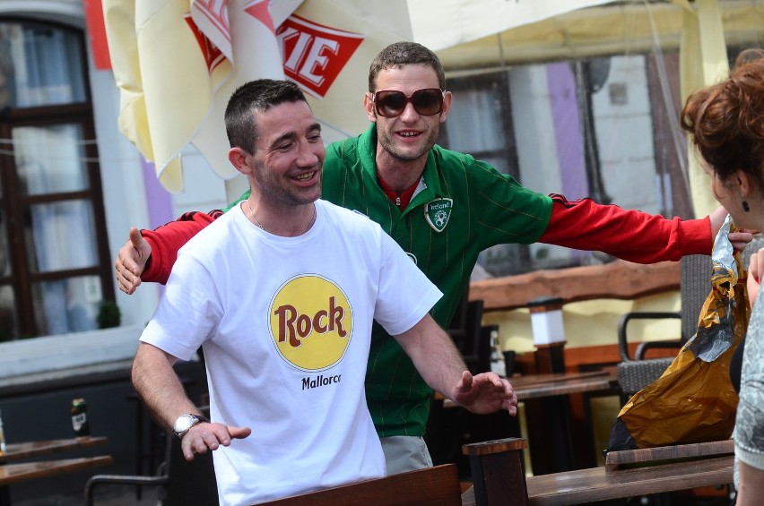 Poznań Euro 2012: Stary Rynek z syndromem dnia poprzedniego [ZDJĘCIA]