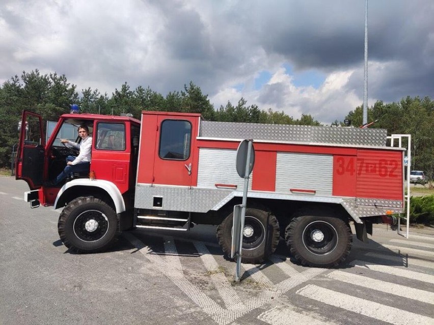 Orli Staw w Nowych Prażuchach wzbogacił się o 30-letni wóz strażacki. ZDJĘCIA