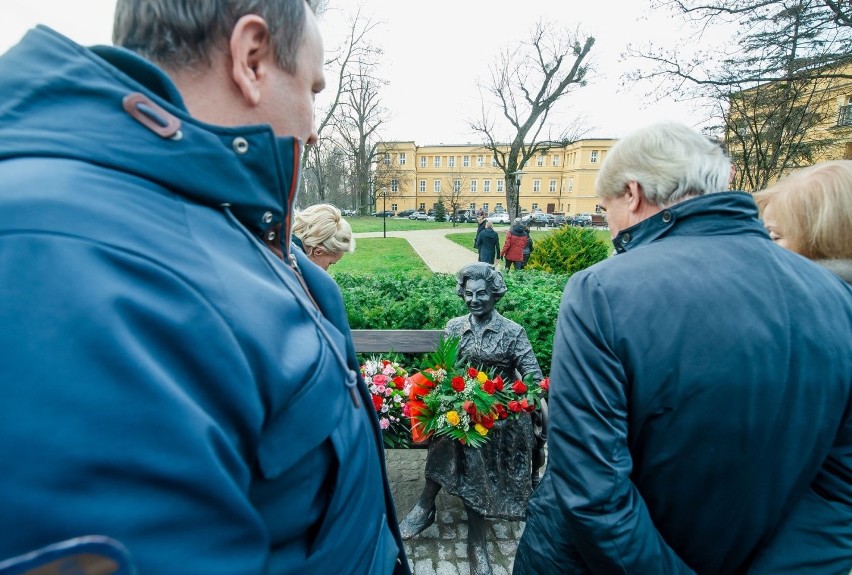 W Koszęcinie odsłonięto pomnik-ławeczkę współzałożycielki...