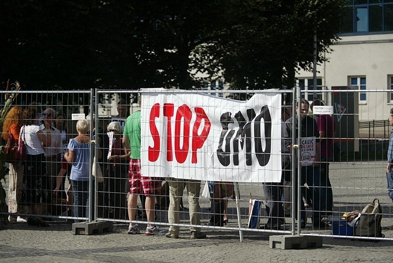 Wrocław: Pod Halą Ludową protestowano przeciwko GMO (ZDJĘCIA)