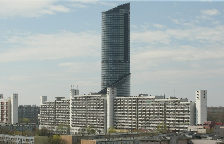 Najwyższy budynek mieszkalny w Polsce znajduje się we...