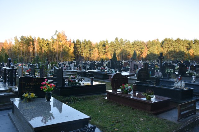 Cmentarz komunalny w Rudnikach. Przesuwaj zdjęcia w prawo - naciśnij strzałkę lub przycisk NASTĘPNE