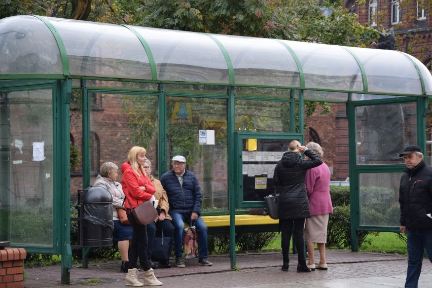 Nieoznakowane przystanki MPK w Gnieźnie. Mieszkańcy jeżdżą na pamięć