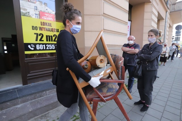 W remontowanym hotelu Polonia  trwa od poniedziałku (11 maja) wyprzedaż mebli i sprzętu z remontowanych pokoi