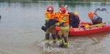 Ćwiczenia straży pożarnej nad zalewem Hubertus. W akcji brali udział licealiści z II Liceum Ogólnokształcącego 