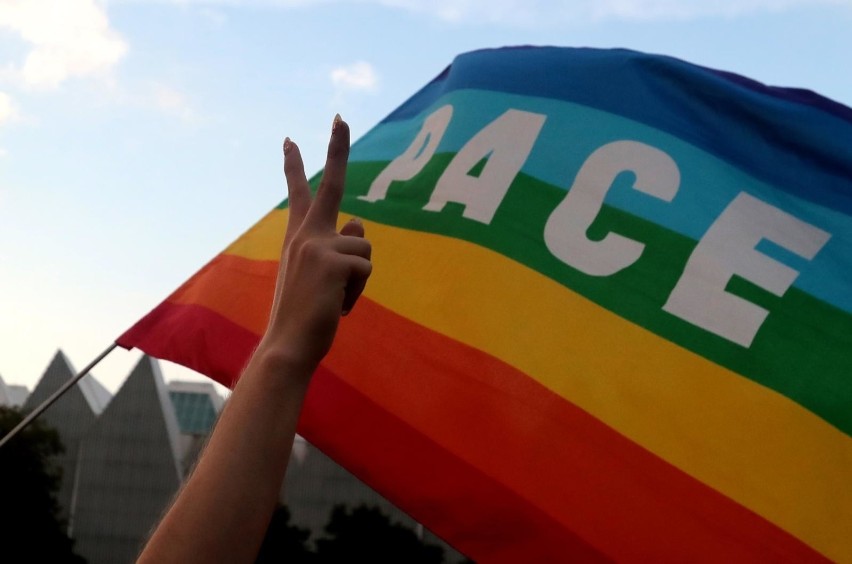Łososina Dolna. Aktywista może zapłacić grzywnę za tabliczkę z napisem „Strefa wolna od LGBT”