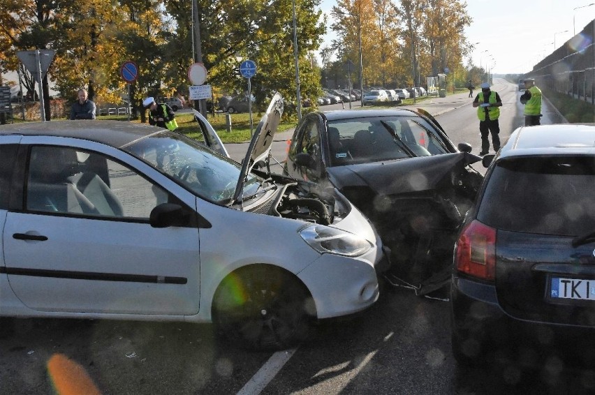 Wypadek w Kielcach koło Uniwersytetu Jana Kochanowskiego. Ranne dwie młode osoby (WIDEO, ZDJĘCIA) 
