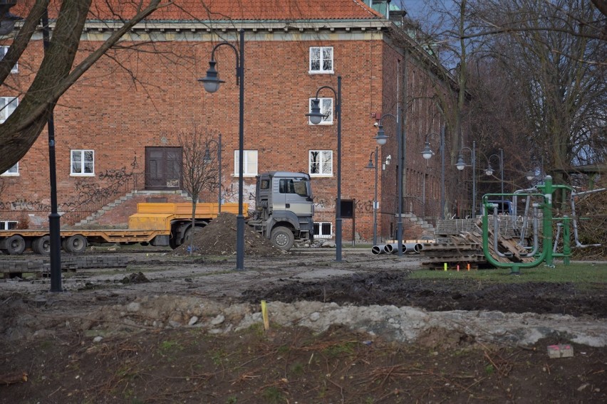 Nowy Dwór Gdański: Prace nad Tugą postępują. Powstaną piękny bulwar i przystań kajakowa [ZDJĘCIA]