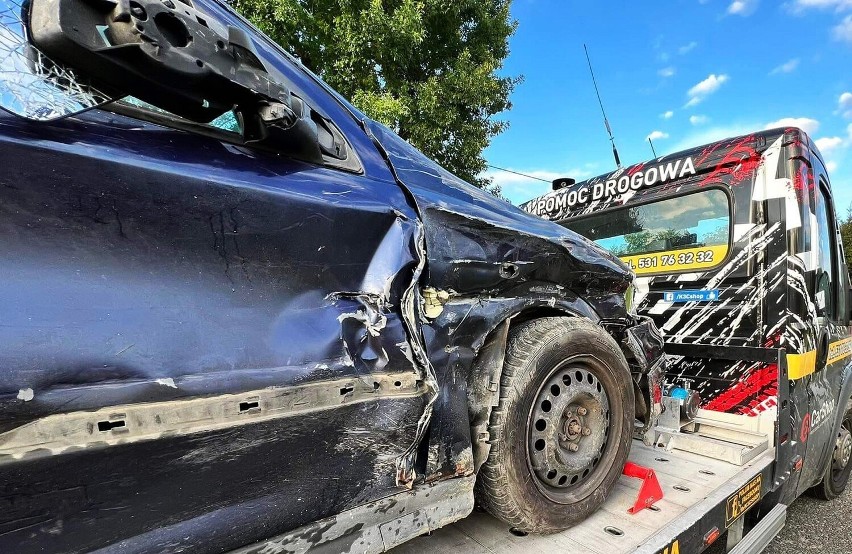 Zderzenie dwóch samochodów osobowych zablokowało DK 28 w Limanowej