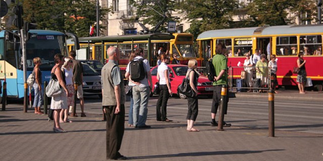 Wystarczy przystanąć, zamilknąć, wspomnieć. W Godzinę W, która ...