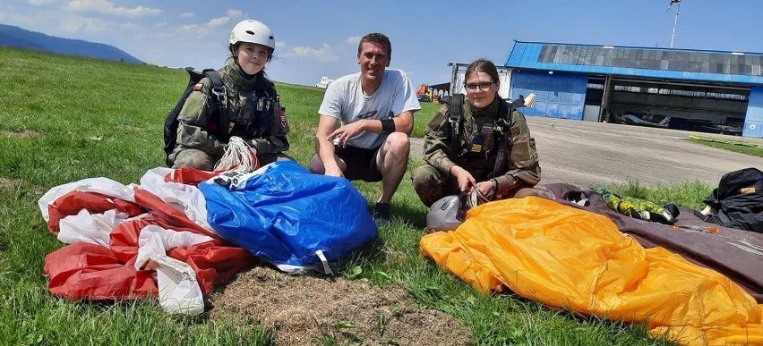 Kilkudziesięciu uczniów Zespołu Szkół ZDZ Andrychów,...