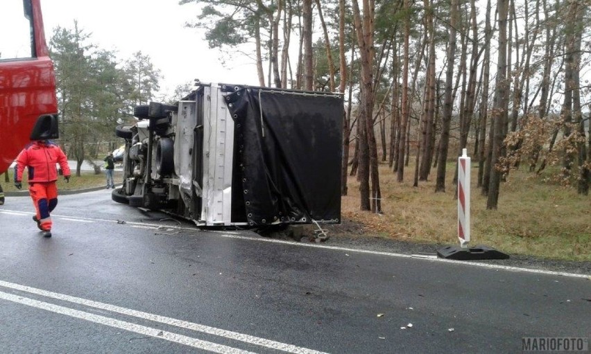 Wypadek pod Opolem na DK 94 między Skarbiszowem i Borkowicami. Dwie osoby ranne