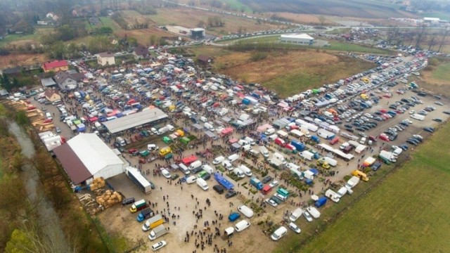 - Nasz region znany jest z najlepszych ziem do uprawy w Polsce. Wśród grupy zawodowej mamy najwięcej rolników. Istniejąca giełda wciąż się udoskonala i odpowiada na potrzeby rynku - mówi Grzegorz Cichy, burmistrz Proszowic.