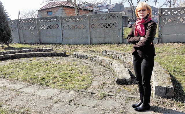 Romana Sawicka, dyrektorka SP nr 2, planuje budowę placu zabaw