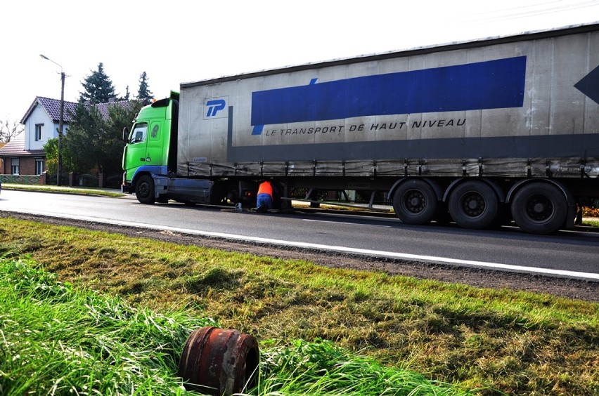 Wypadek w Witaszycach: Od samochodu ciężarowego urwały się...