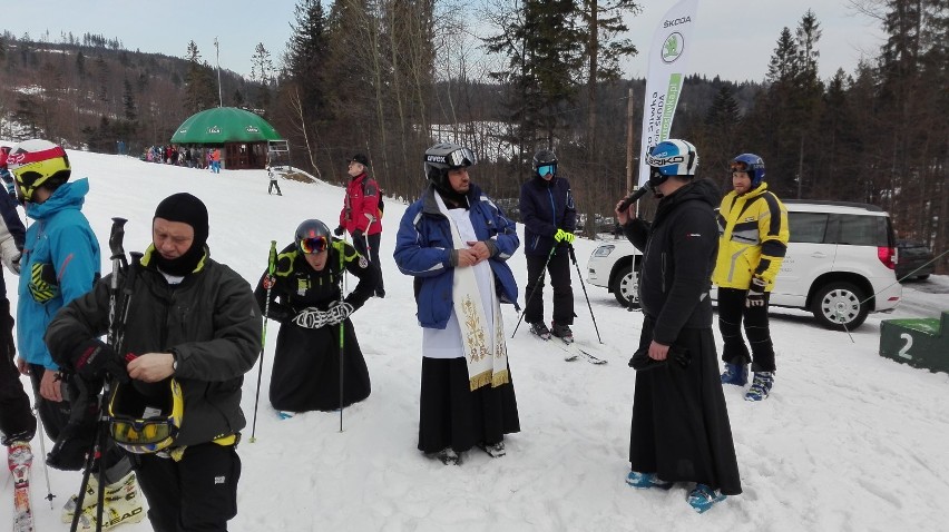 Mistrzostwa w narciarstwie księży i kleryków na Stożku [ZDJĘCIA]
