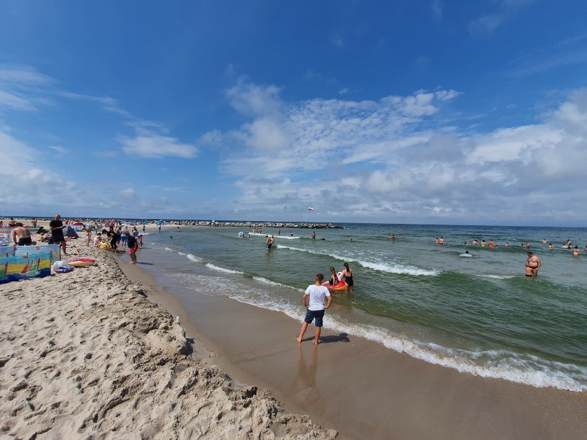 W Jarosławcu kąpielisko już otwarte. Zapraszają na największą sztuczną plażę [zdjęcia] 