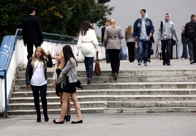 1 października rozpoczął się rok akademicki. Do Lublina wrócili studenci, co widać w autobusach, barach oraz na miasteczku akademickim. A jest ich prawie 80 tysięcy! Zobacz galerię zdjęć. 
Studenci wrócili do Lublina. To widać! Zobacz ZDJĘCIA