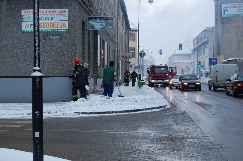 Kartuzy. Pożar sadzy w kamienicy