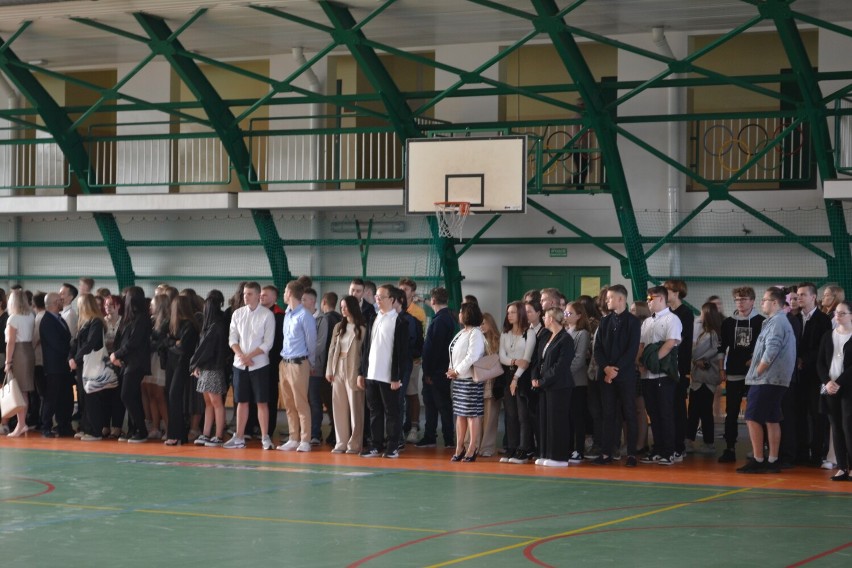 Rozpoczęcie roku szkolnego 2022/2023 w Liceum Ogólnokształcącym w Pruszczu Gdańskim |ZDJĘCIA
