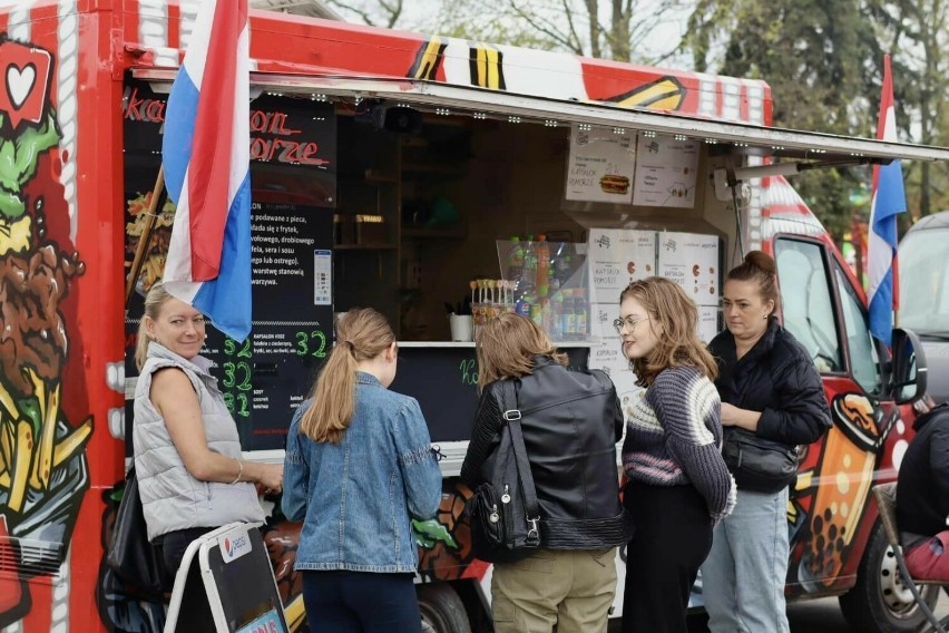 Wielka Szama już w ten weekend zagości na Enea Stadionie! Poznajcie listę ponad 30 food trucków, które serwować będą swoje popisowe dania