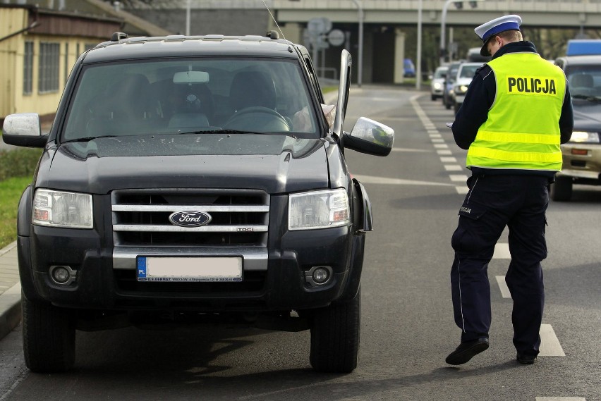 Wrocław: Wypadek na Żmigrodzkiej. Jedna osoba ciężko ranna (ZDJĘCIA)