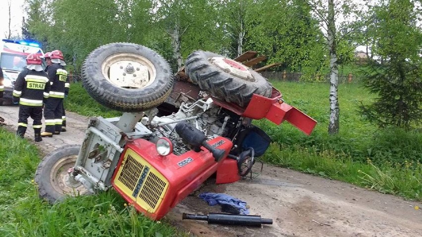 W Lubli przewrócił się traktor. Są ranni! (ZDJĘCIA)