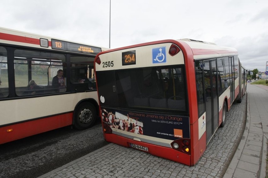 Gdańsk: Przełamany autobus na Oruni Górnej