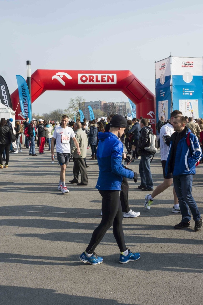 Orlen Warsaw Marathon 2014. 20 tysięcy biegaczy na trasie...