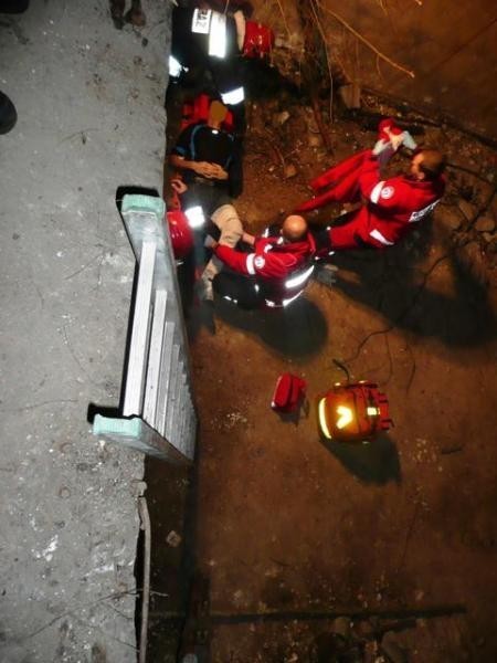 Brzeźnica: strażacy ratowali turystę z bunkra [ZDJĘCIA]