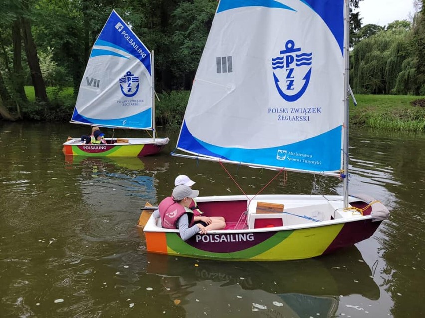 Polsailing w Kaliszu. Dzieci rozpoczynają przygodę z żeglarstwem. ZDJĘCIA