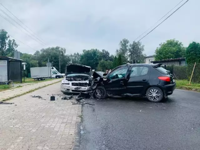Wypadek w Sulejowie na ulicy Klasztornej. Dwie osoby ranne