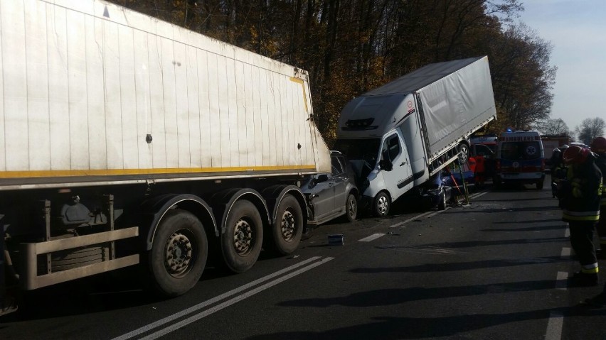 Wypadek na dk nr 75 w Okocimiu. Utrudnienia na drodze Brzesko – Nowy Sącz po wypadku