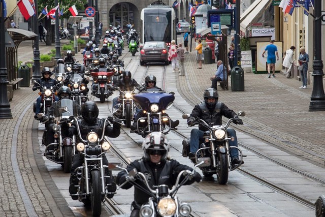 1 maja 2018 w Bydgoszczy - wielkie święto motocyklistów, czyli otwarcie sezonu. Motocykliści przejechali spod Tesco ulicami: Toruńską, Bernardyńską, Jagiellońską i Gdańską do Myślęcinka. Parada została zakończona poświęceniem motocykli. Zobaczcie zdjęcia z wydarzenia!