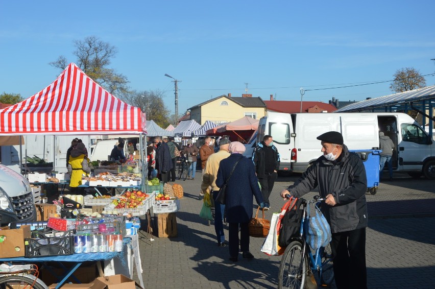 Targowisko miejskie w Skierniewicach - kupujących dużo, handlujących coraz mniej [ZDJĘCIA]
