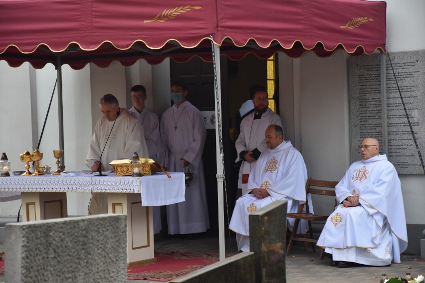 Mieszkańcy Wolsztyna wzięli udział w nabożeństwie na cmentarzu