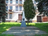 Trwa batalia o likwidację pomnika wdzięczności Armii Czerwonej w Starachowicach. Czy pod nim znajdują się ludzkie szczątki?