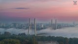 Most Siekierowski we mgle czy Ursynów z lotu ptaka. Magiczne zdjęcia Warszawy i wielka pasja. "Dzięki dronom mogę dotrzeć wszędzie" 