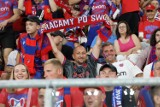 Komplet kibiców Rakowa Częstochowa na stadionie w Sosnowcu. Zobacz ZDJĘCIA. Gorąca atmosfera na trybunach