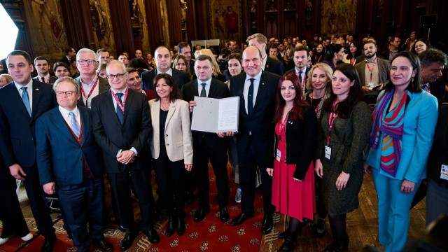 Przedstawiciele władz z całej Europy, także z Ukrainy, omawiali wyzwania stojące przed Kijowem oraz o jego powojennej odbudowie w trzech kluczowych obszarach: odporności, innowacyjności i zrównoważonego rozwoju.