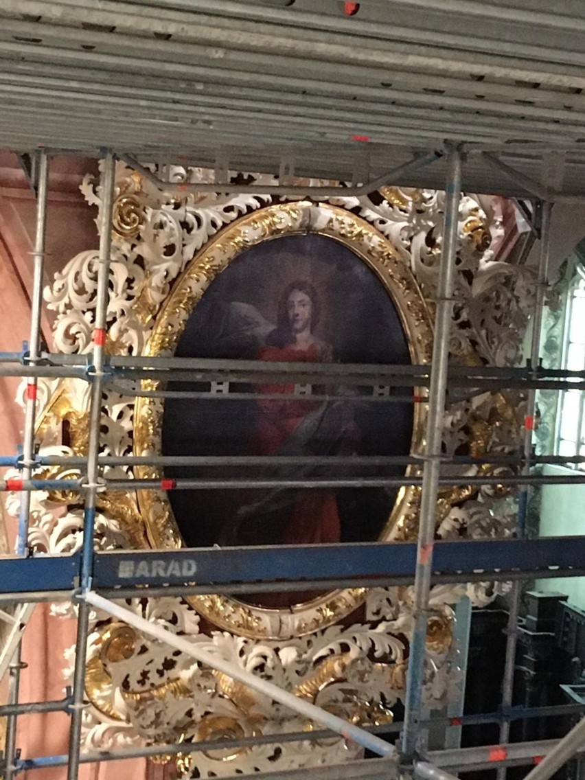 Świdnica: ponad 300-letnie obrazy wróciły do katedry po renowacji. ZDJĘCIA 