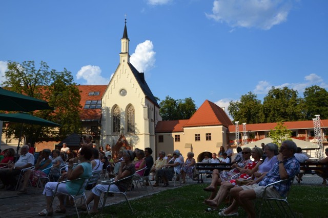 Piosenki na Zamku Czar w Raciborzu