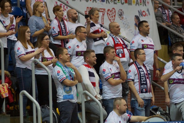 Kibice siatkarek Energa MKS Kalisz podczas meczu z BKS Stal Bielsko-Biała