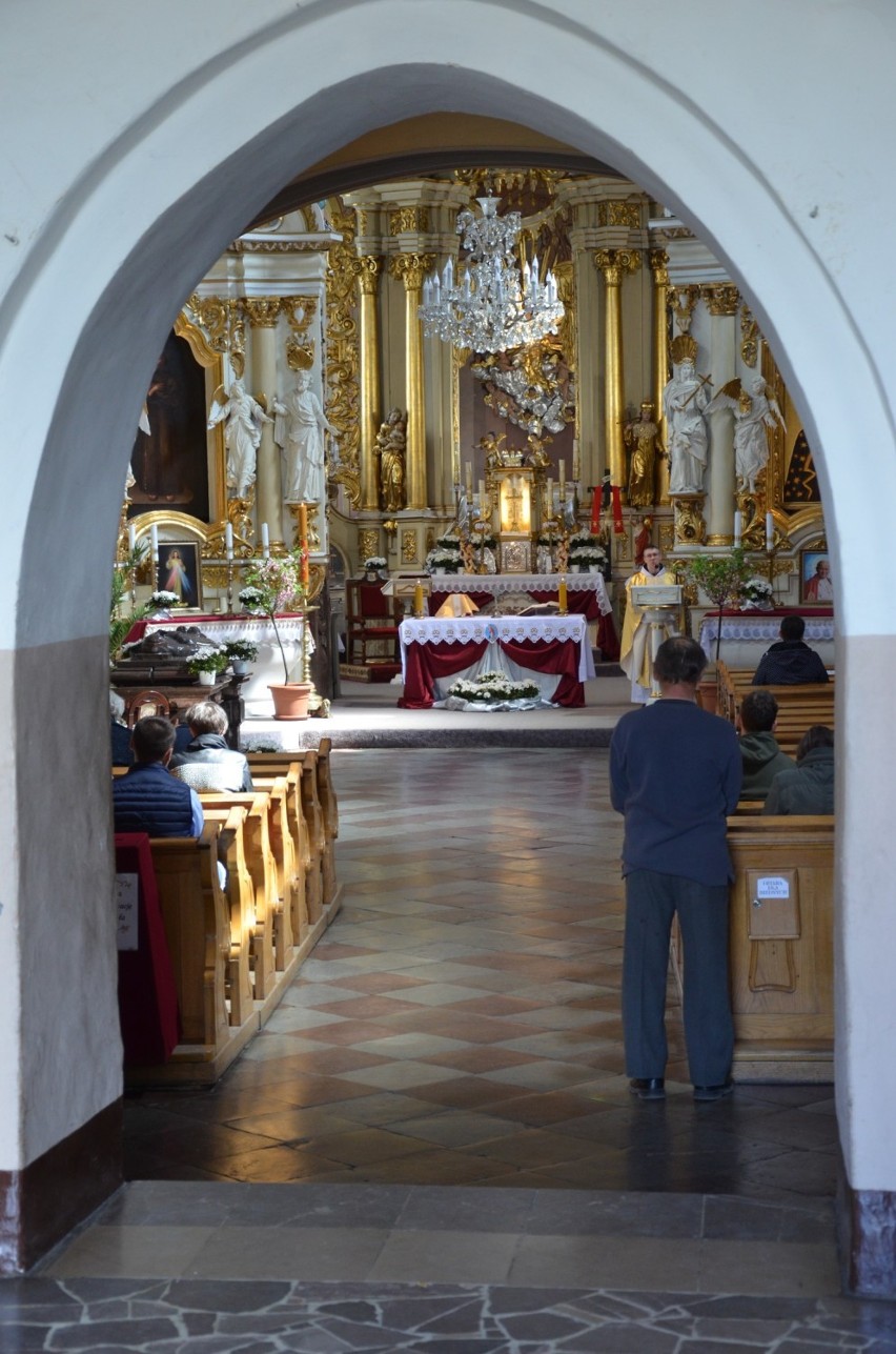 Niedzielna msza święta u bernardynów