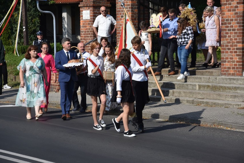 Dożynki w Brodnicy. Mieszkańcy i zaproszeni goście uczcili gminne święto plonów [zdjęcia]